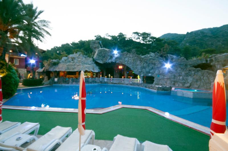 Grand Aquarium Apart Icmeler Exterior foto